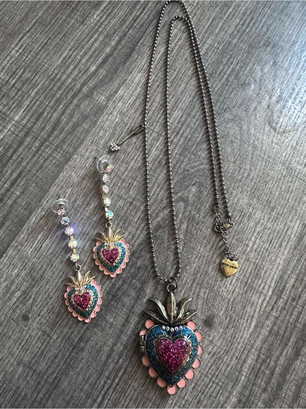 VINTAGE BETSEY JOHNSON “VIVA LA BETSEY SACRED LOCKET HEART SET NWOT “RARE SET” - Picture 4 of 5